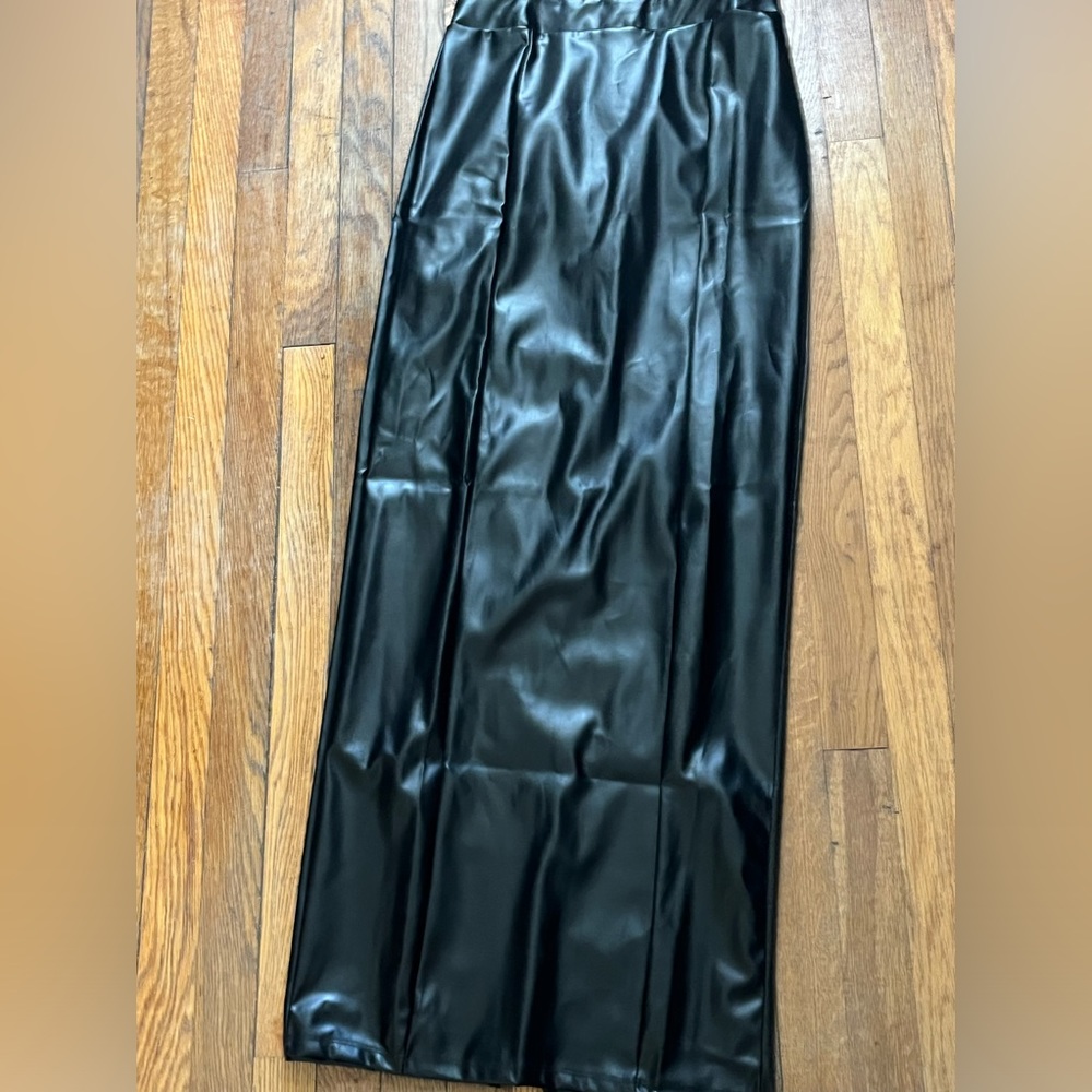 Fashion Nova Maxi Faux Leather Maxi Skirt! Size MEDIUM! New without Tags!